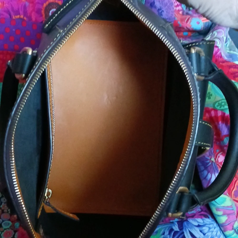 Gorgeous Black Leather Naomi Satchel - Picture 7 of 11